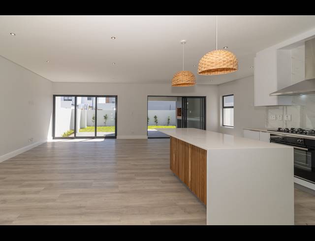 4 BEDROOM HOUSE FOR SALE IN SANDOWN